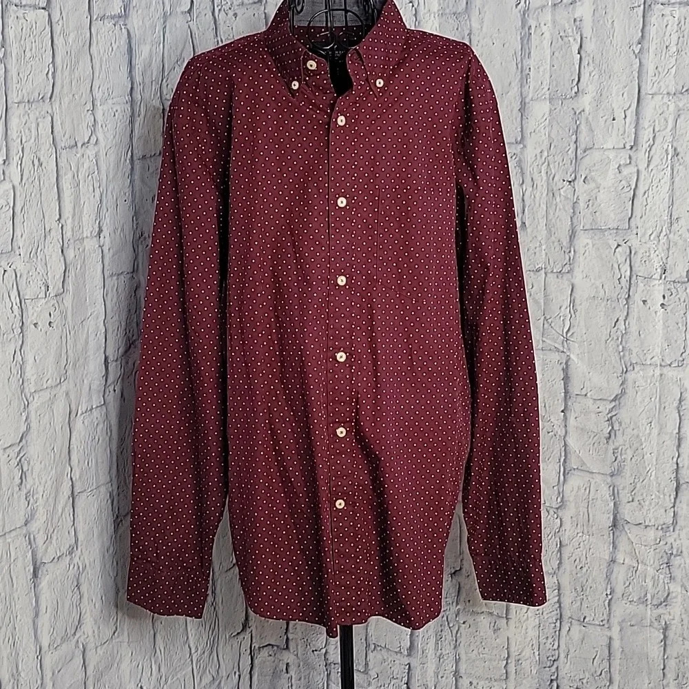 AMERICAN EAGLE OUTFITTERS Men's Button Up Polka Dotted Dress Shirt Large